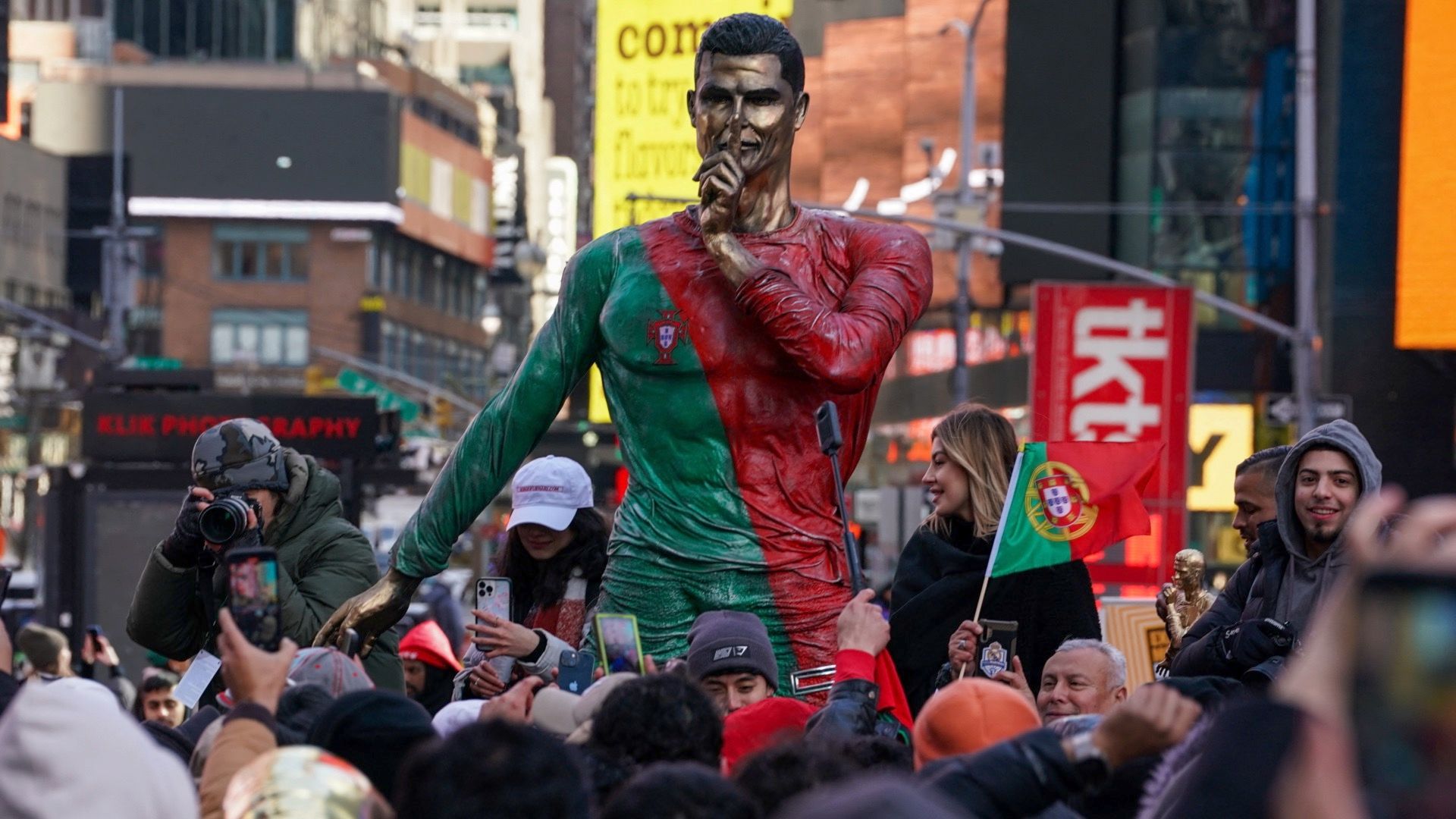 New Cristiano Ronaldo statue unveiled on Times Square, but fans aren’t impressed